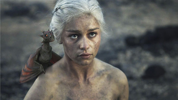 Game of Thrones : Daenerys et un dragon bébé